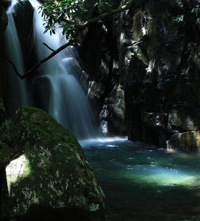 南北互换过春节让海南旅游订单量增长近4倍，三亚上榜国内十大热门目的地